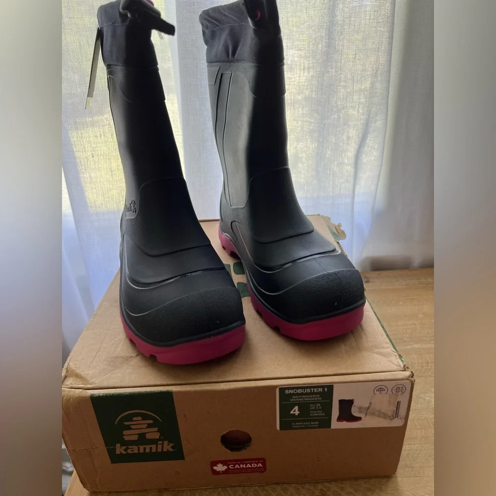 Kamik Snobuster I in Navy and Magenta Size 4 New